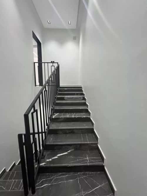 5 bedroom villa in Al Janadriyah 9