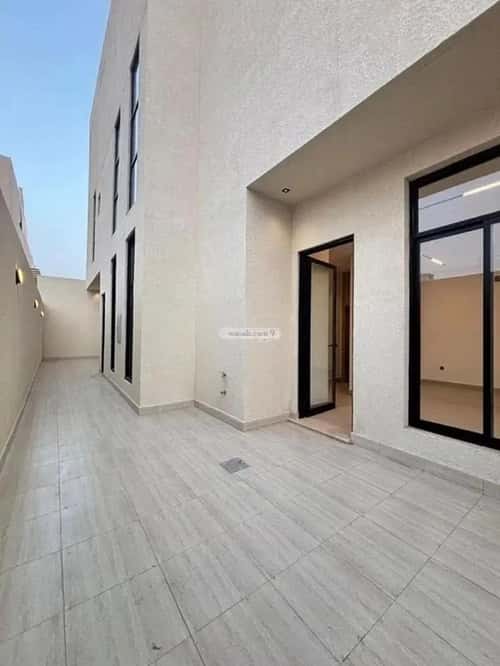 5 bedroom villa in Al Mahdiyyah 2