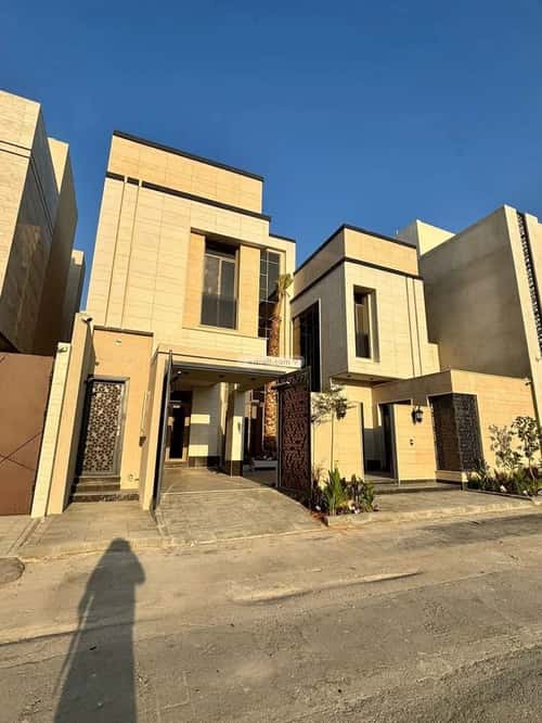 5 bedroom villa in Al Mahdiyyah 2