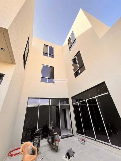 6 bedroom villa in Al Mahdiyyah 3