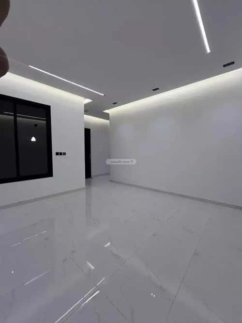 5 bedroom villa in Al Janadriyah 2