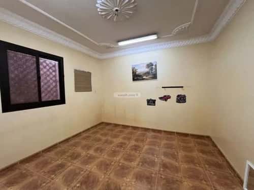 فيلا 8 غرف في العريجاء الأوسط 4