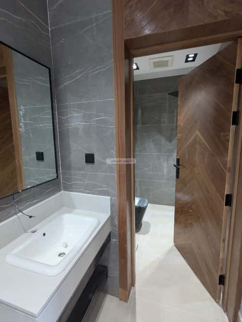 فيلا 6 غرف في عكاظ 3