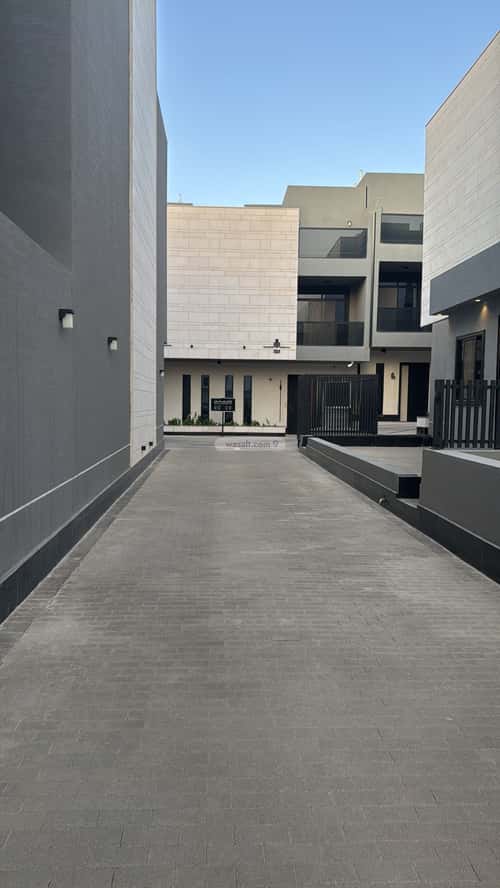 5 bedroom villa in Al Aridh 2