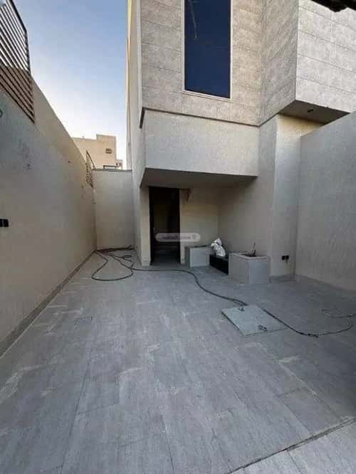 8 bedroom floor in Tuwaiq 10