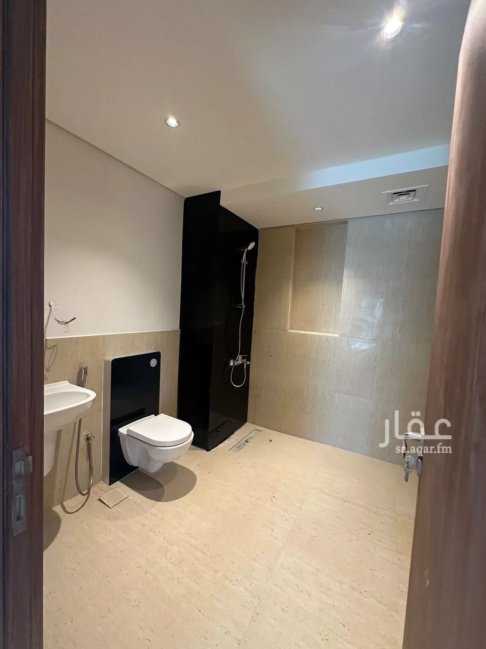 5 bedroom villa in Al Aridh 2