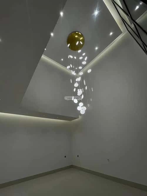 5 bedroom villa in Al Mahdiyyah 2