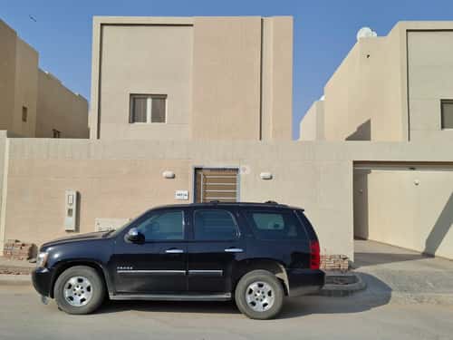 6 bedroom villa in Al Janadriyah 12