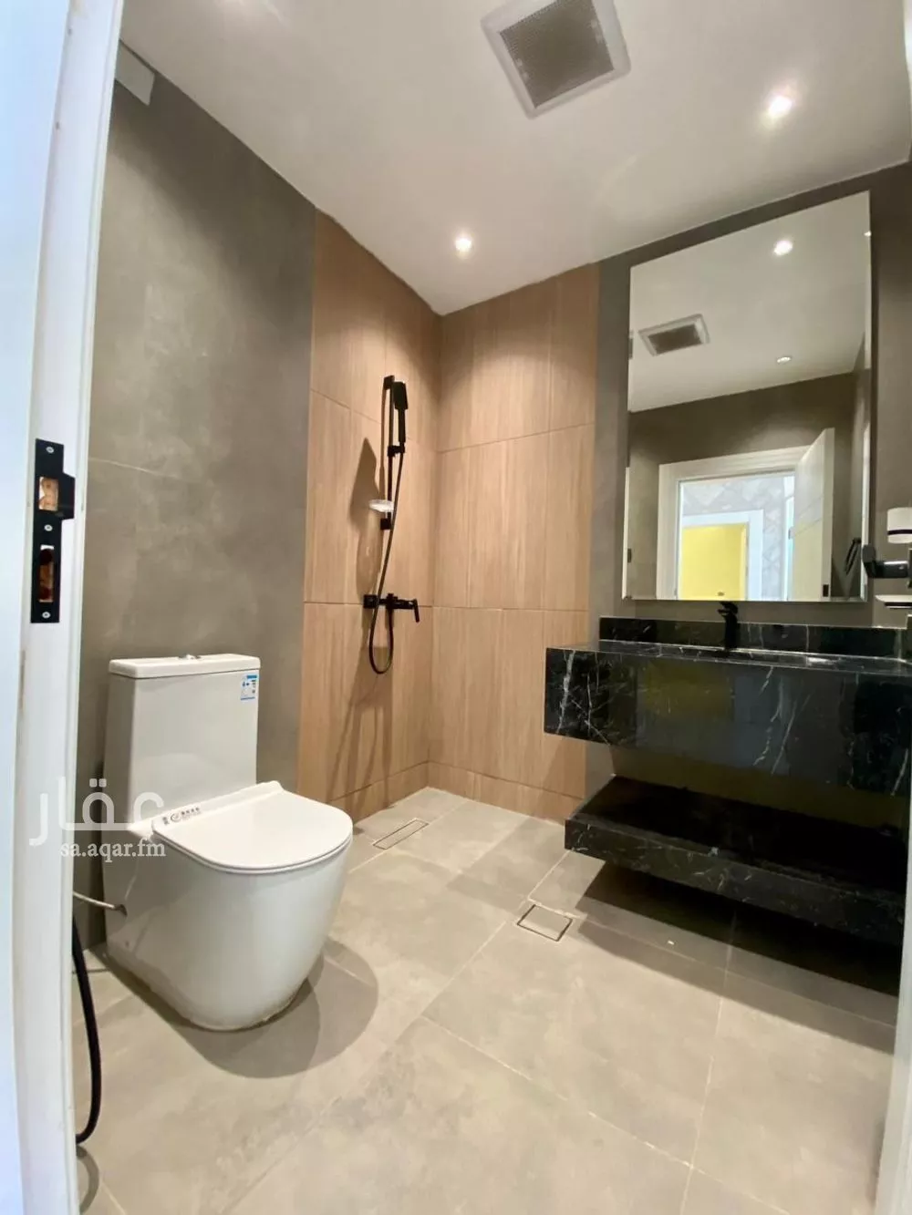 فيلا 3 غرف في الملك فهد 4