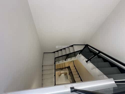 4 bedroom floor in Al Janadriyah 5