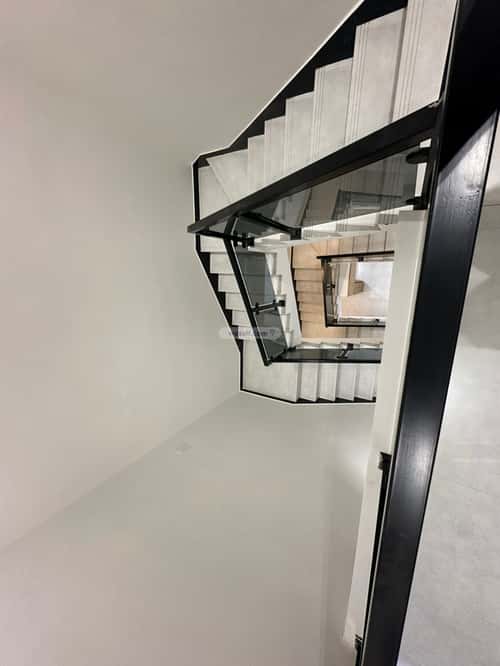 4 bedroom floor in Al Janadriyah 5