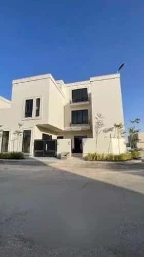 5 bedroom villa in Al Mahdiyyah 2