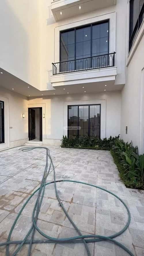 5 bedroom villa in Al Mahdiyyah 2