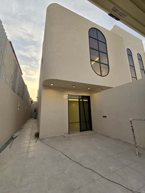 4 bedroom floor in Dhahrat Al Badiah 2
