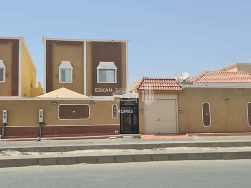 7 bedroom villa in Al Khumrah 5