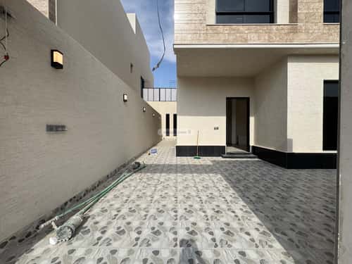 5 bedroom villa in Al Rimal 1