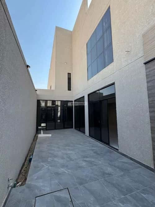 5 bedroom villa in Al Maizilah 7
