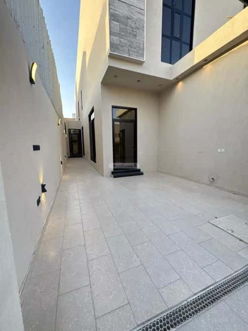5 bedroom floor in Al Khaleej 9