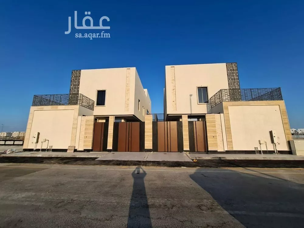 فيلا 8 غرف في السيف 1