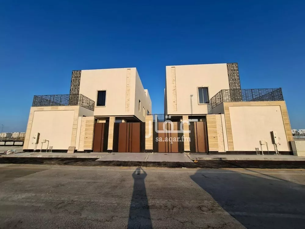 فيلا 8 غرف في السيف