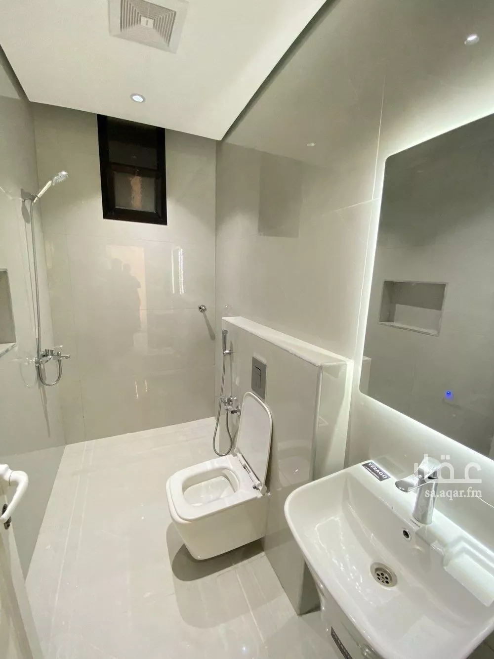 5 bedroom floor in Dirab 17