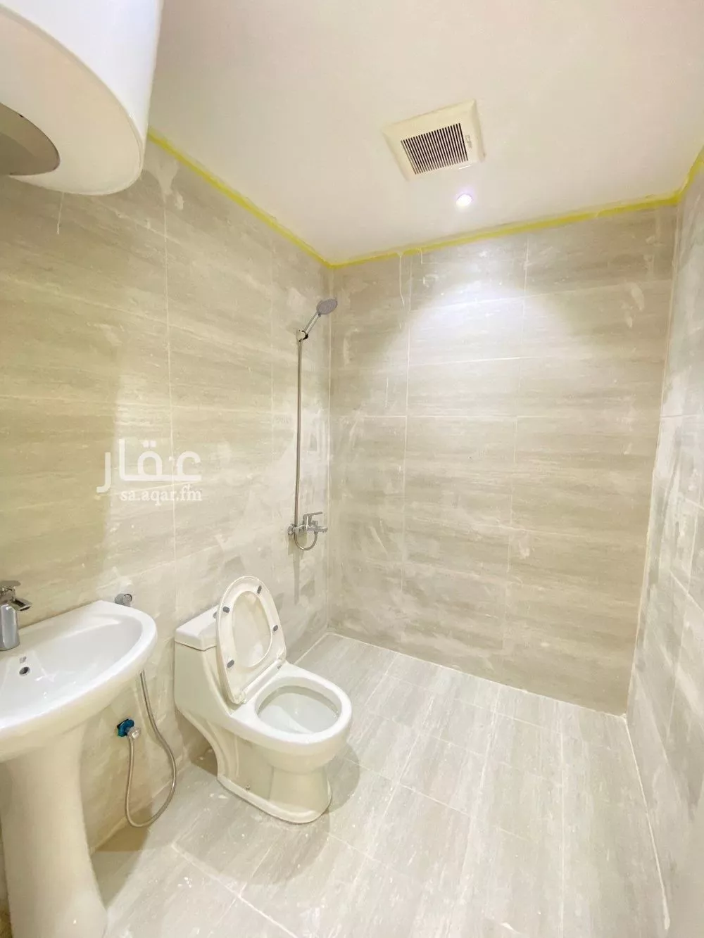 3 bedroom floor in Al Hazm 14