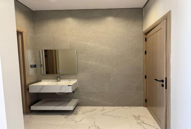 3 bedroom apartment in Dhahrat Laban 2