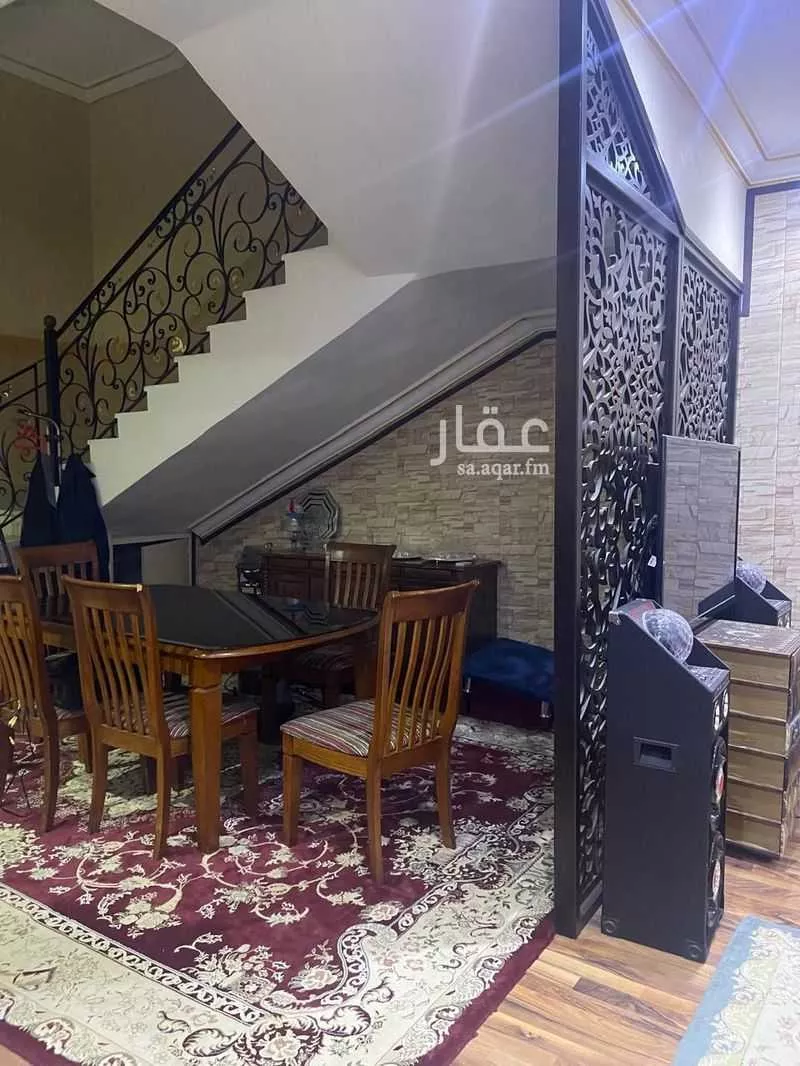 فيلا 5 غرف في طيبة 10