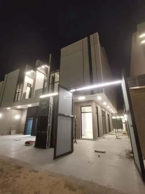 4 bedroom villa in Al Janadriyah 13