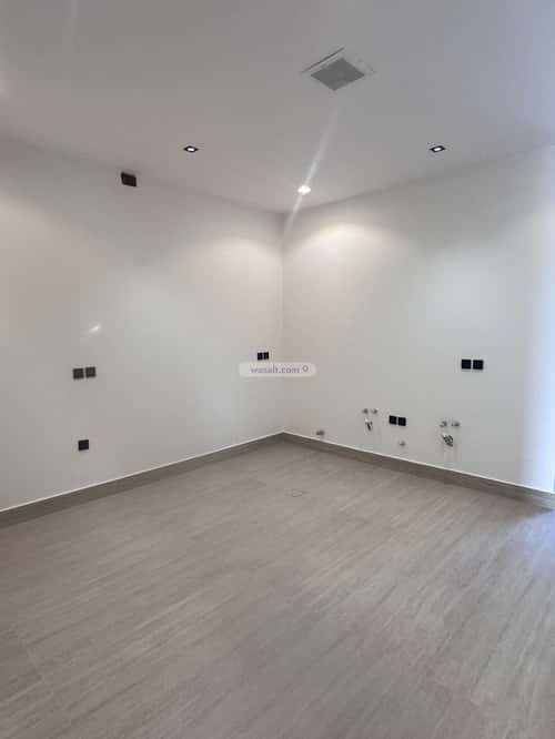 5 bedroom villa in Al Mahdiyyah 2