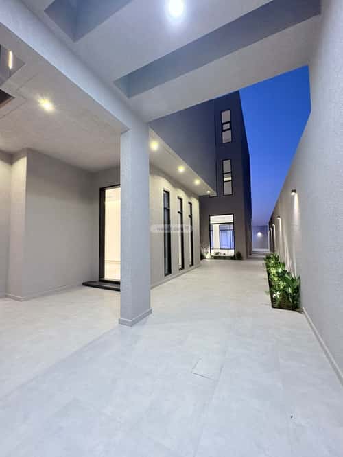 5 bedroom villa in Al Mahdiyyah 2