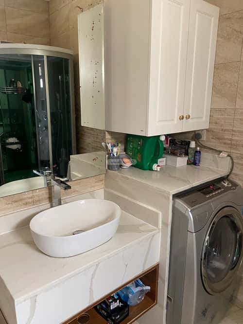 5 bedroom villa in Irqah 1