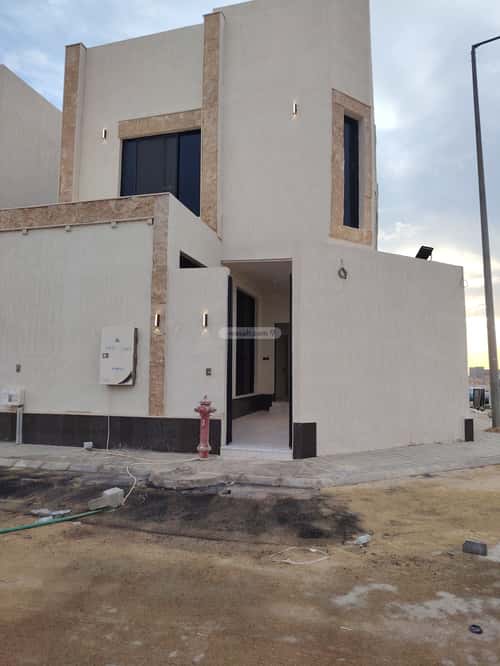 5 bedroom villa in Al Janadriyah 4