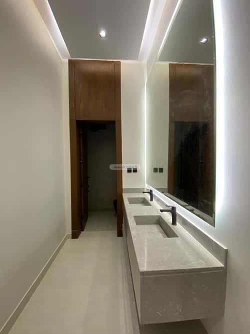 6 bedroom villa in Al Janadriyah 17