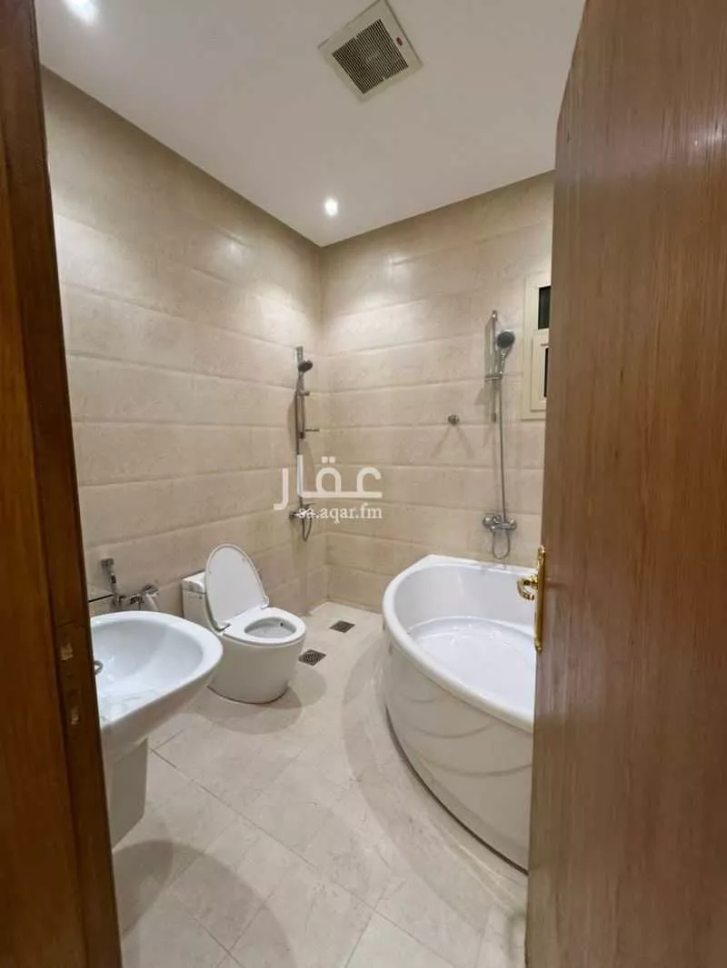 5 bedroom villa in Al Qairawan 19