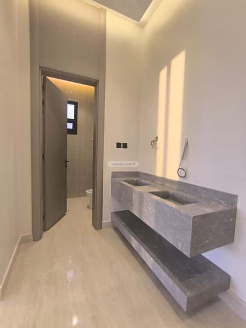4 bedroom villa in Al Janadriyah 9