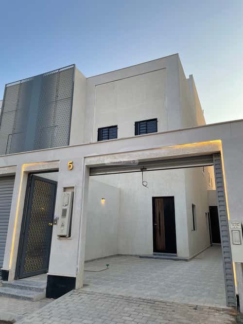 5 bedroom floor in Al Janadriyah 2