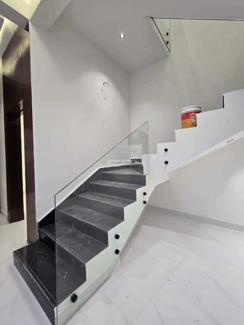 3 bedroom floor in Al Qadisiyah 9