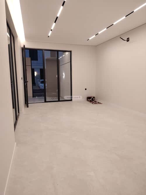 5 bedroom floor in Al Janadriyah 2