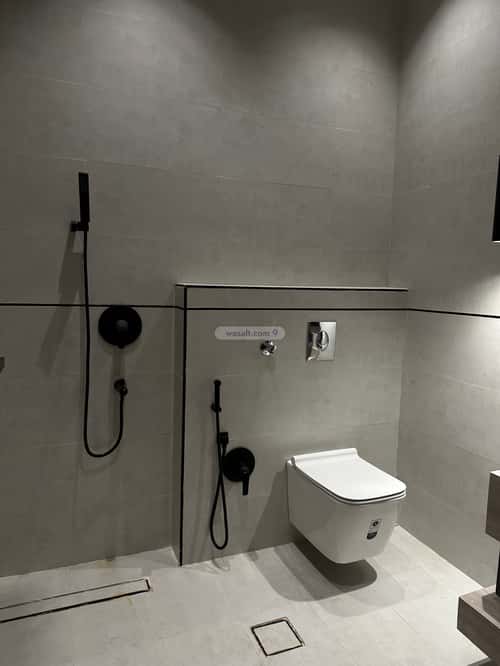 6 bedroom apartment in Dhahrat Laban 7