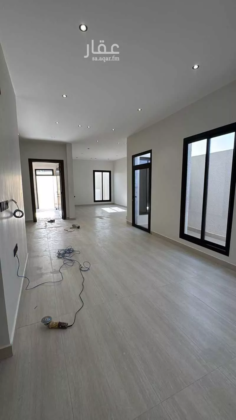 6 bedroom villa in Al Janadriyah 8