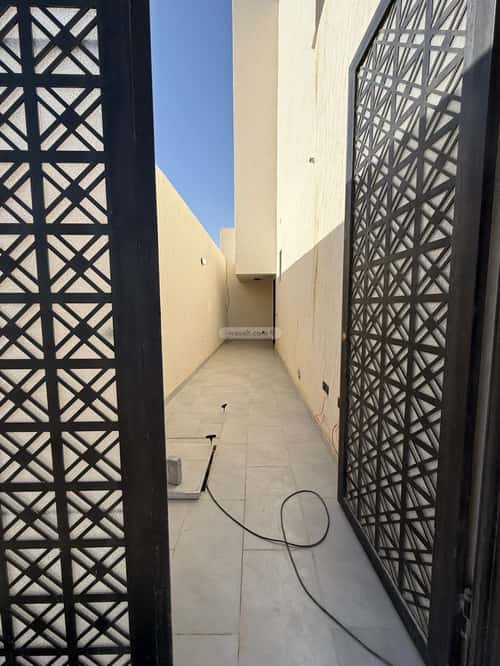 5 bedroom floor in Al Janadriyah 4