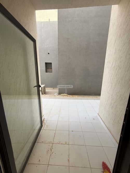 5 bedroom floor in Al Janadriyah 9