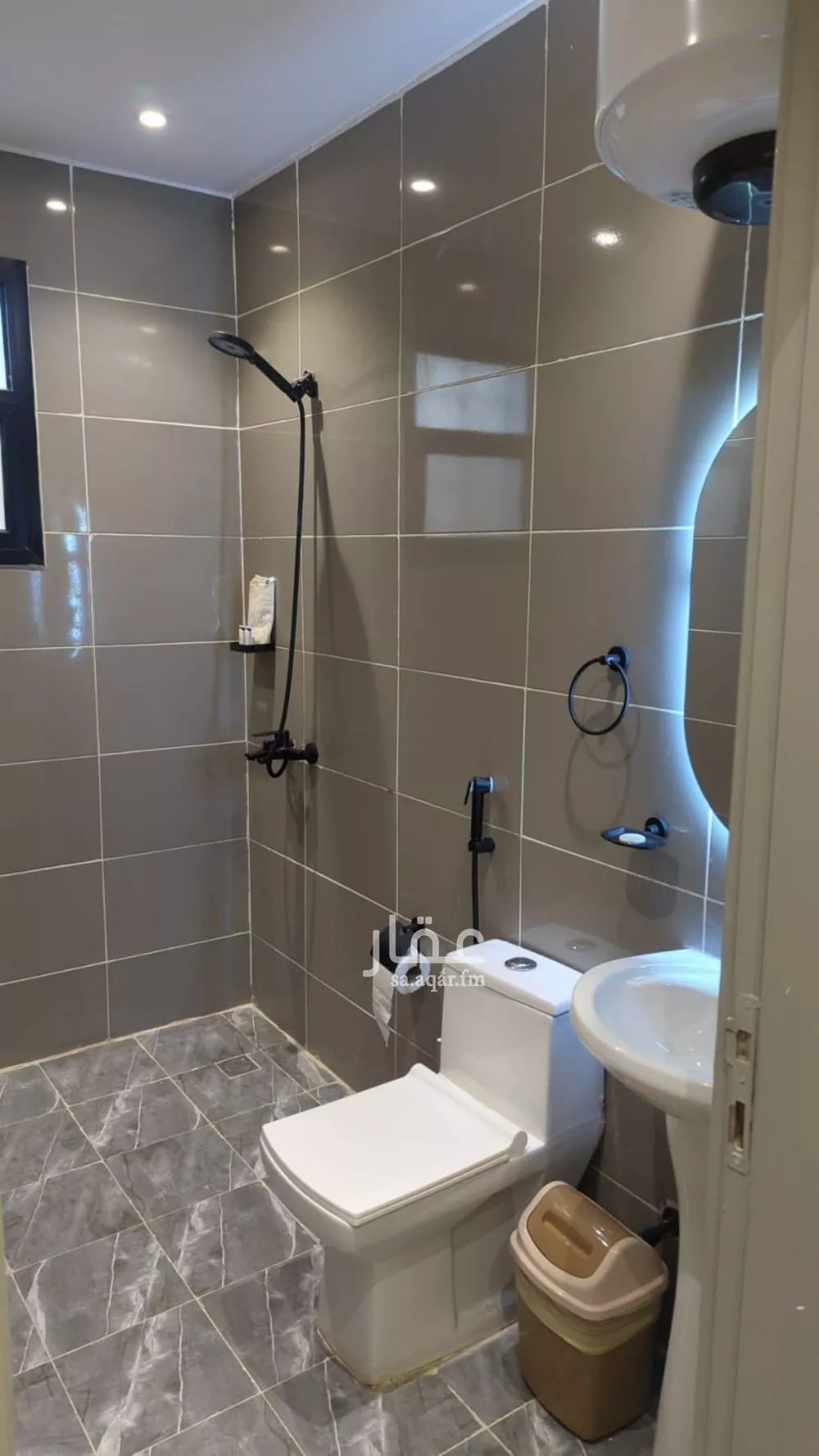 شقة 1 غرف في العقيق 5