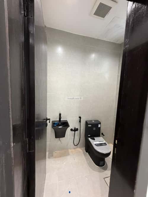 5 bedroom floor in Al Janadriyah 9
