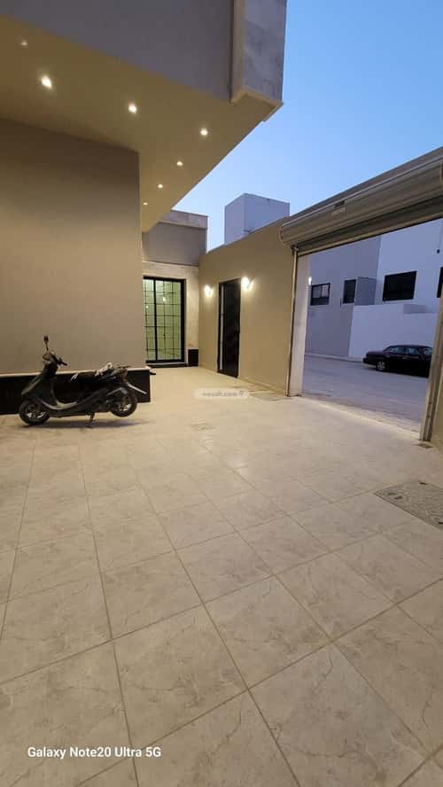 5 bedroom floor in Al Janadriyah 7