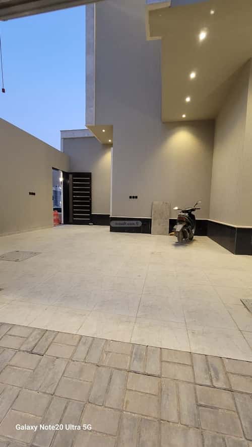 5 bedroom floor in Al Janadriyah 3