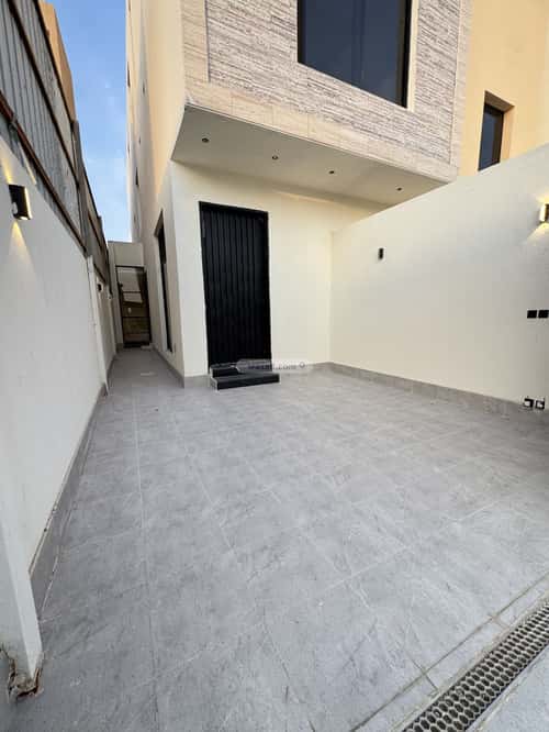 5 bedroom floor in Al Khaleej 9