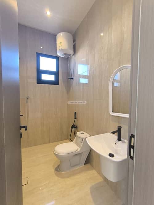 4 bedroom villa in Al Janadriyah 2