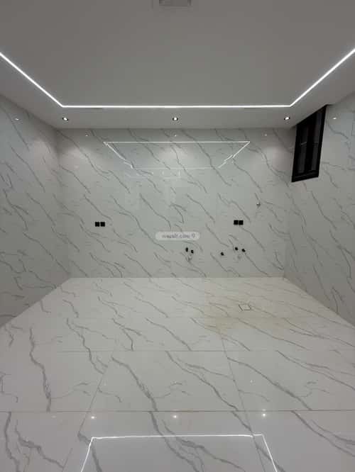 5 bedroom floor in Al Janadriyah 2